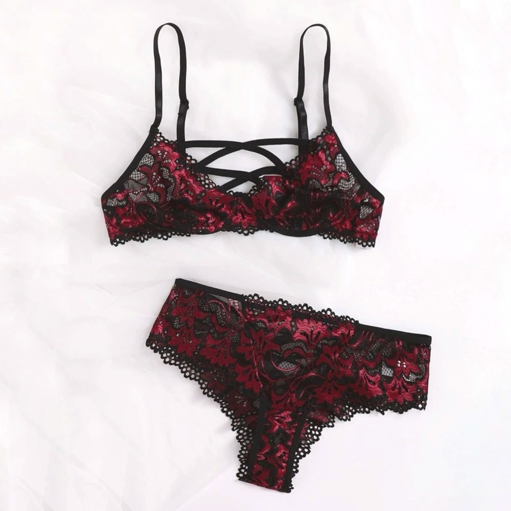 New medium Black & Red Lace Bra & Panties Lingerie Set